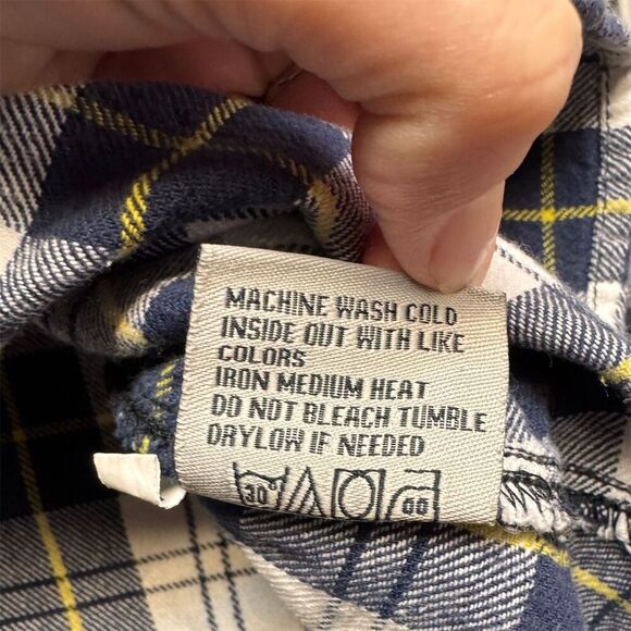 JW Signatures M Plaid Flannel Button-Down Shirt Multicolor - Picture 3 of 8